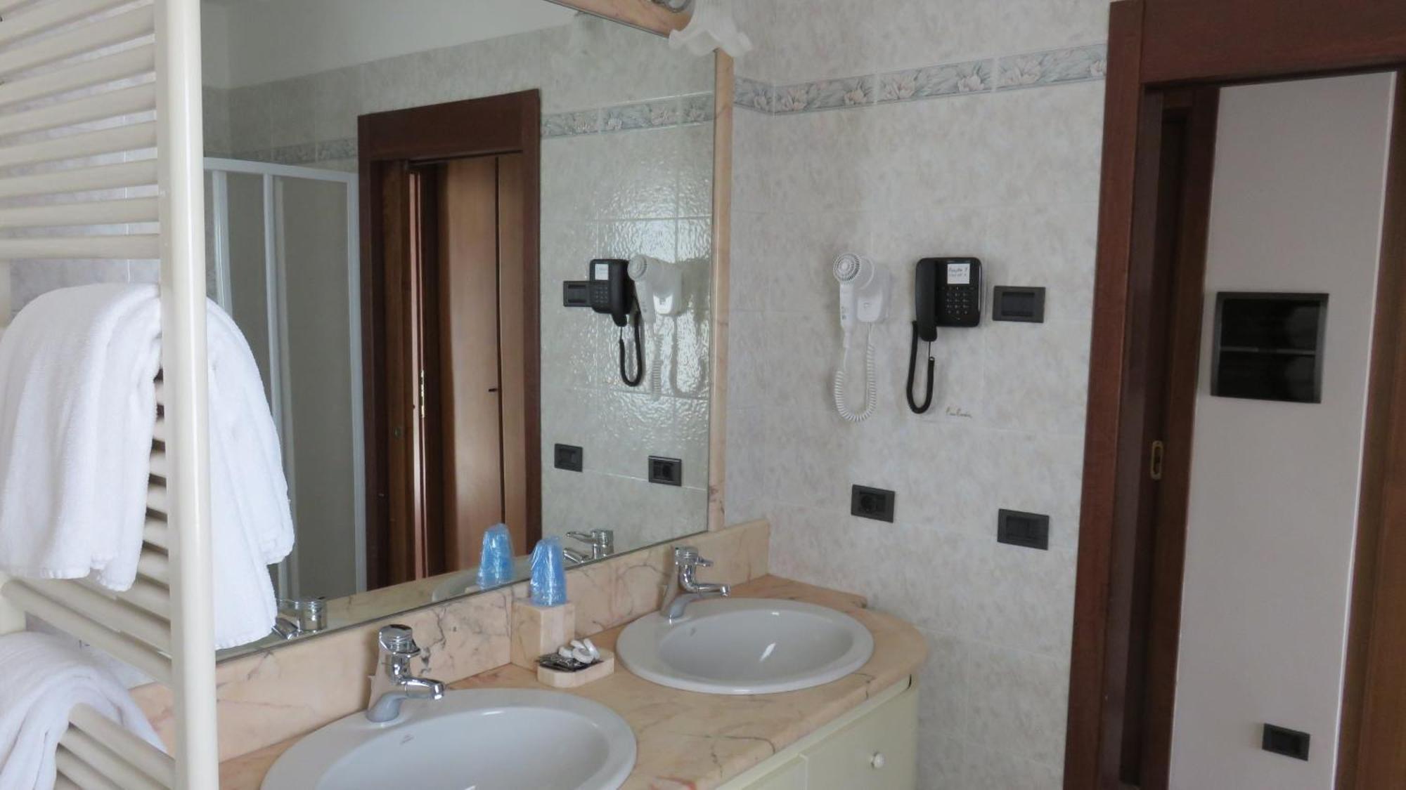 Albergo Al Cacciatore Desenzano del Garda Extérieur photo