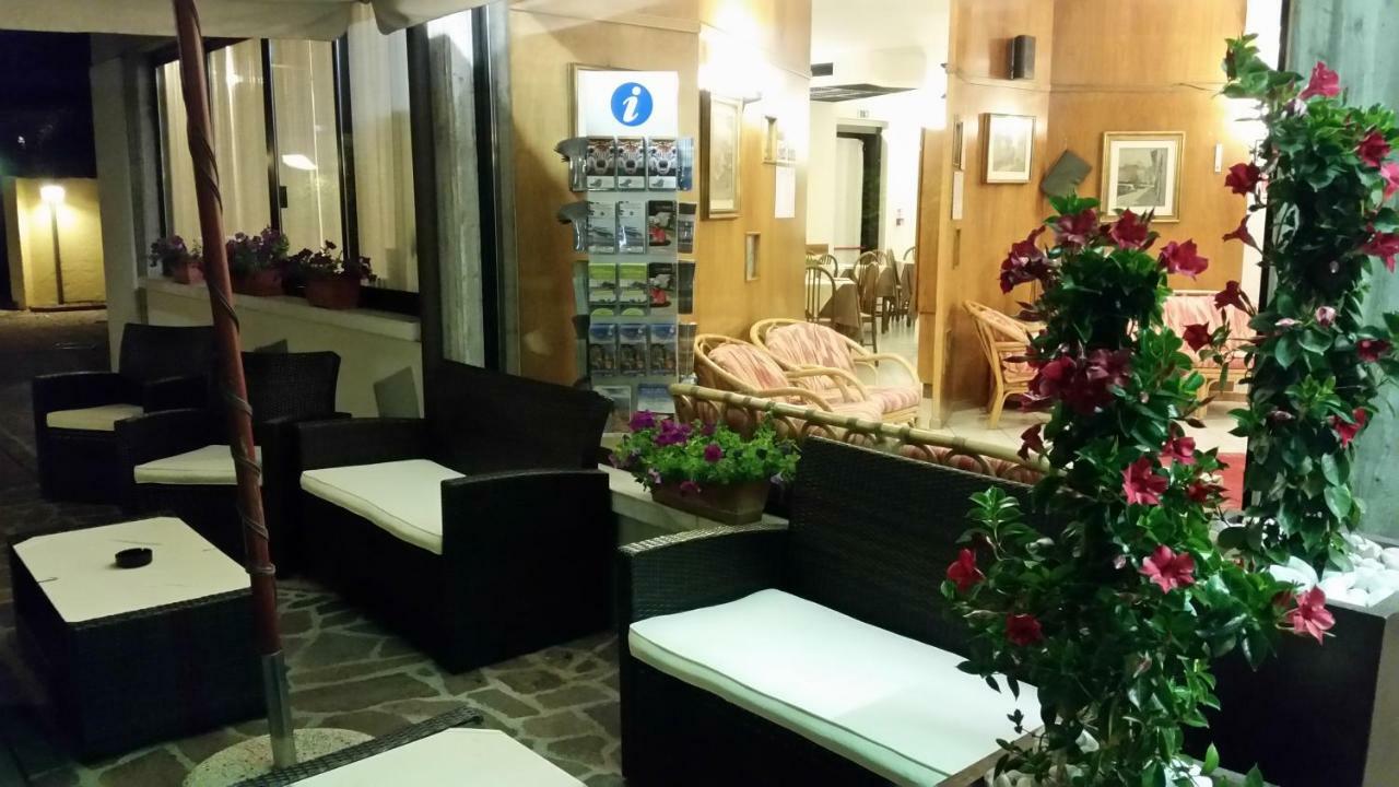 Albergo Al Cacciatore Desenzano del Garda Extérieur photo